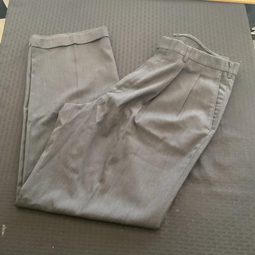 Haggar Dress Pants Mens 32x30 Dark Gray Black Label Pleated Microfiber Classic